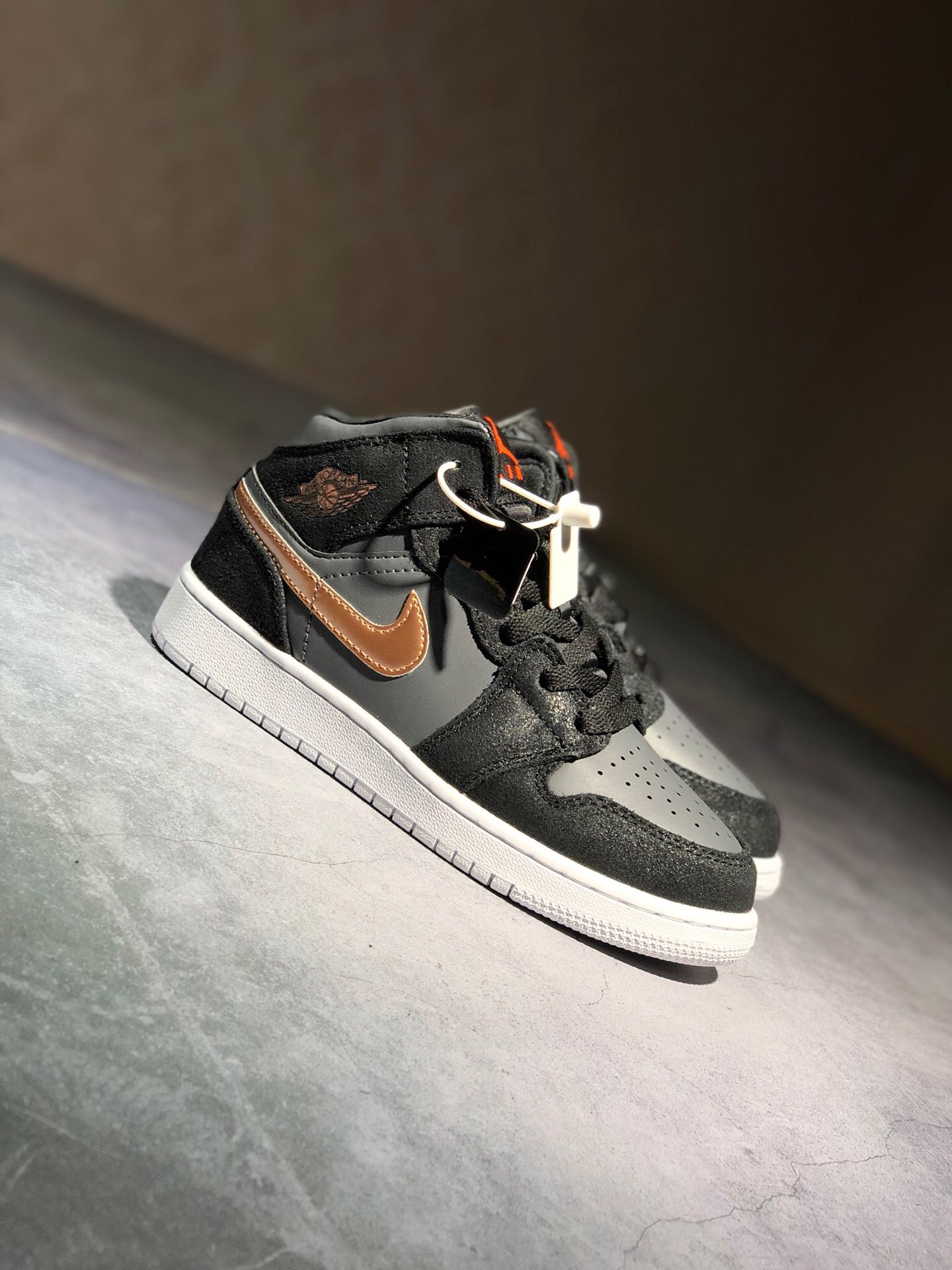 Authentic Air Jordan 1 Mid Bronze GS